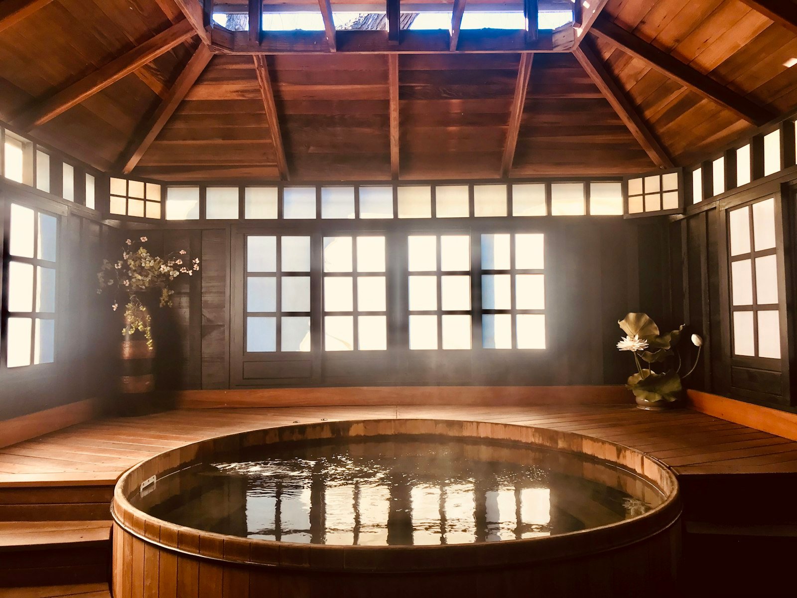 Jacuzzi de obra: cómo se hace, precio y alternativas