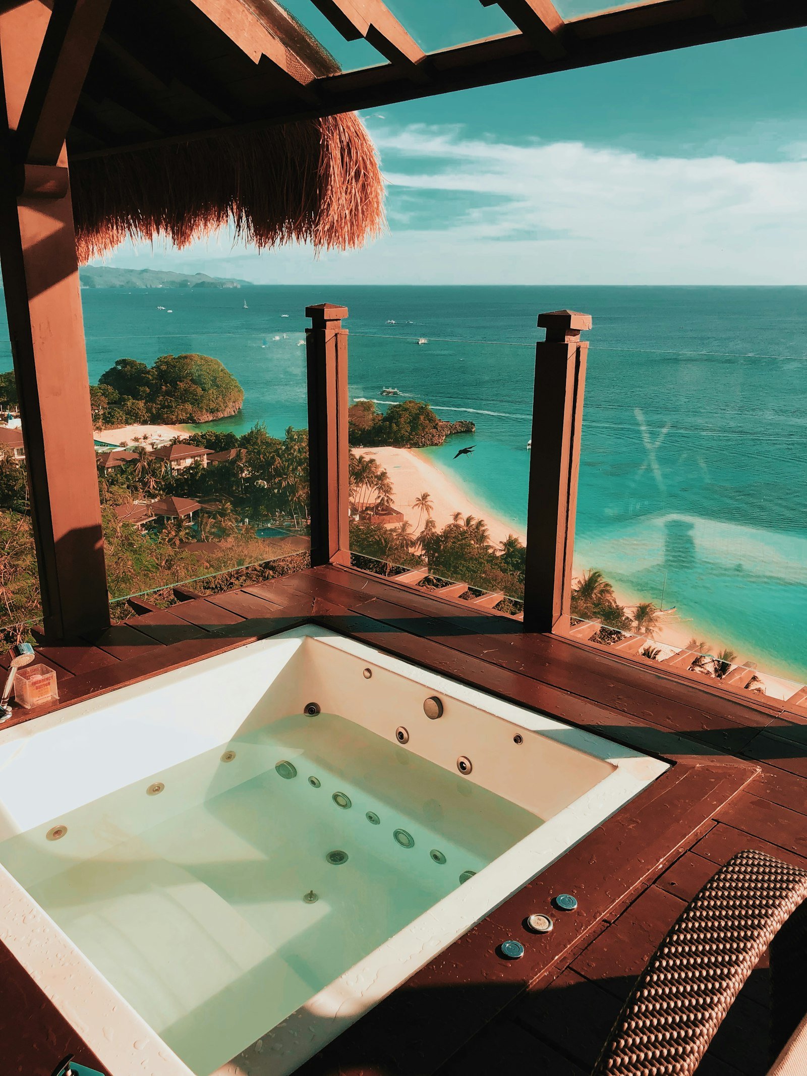 Piscina con jacuzzi: opciones, ideas y precios